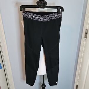 Nike Pro Black Athletic Cropped Leggings